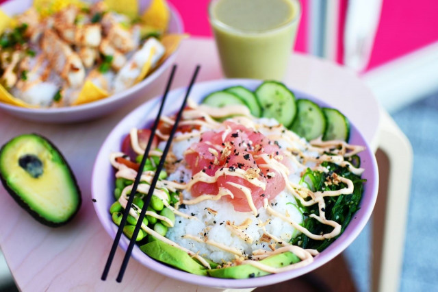 Raikkaat kulhot  täyttävät vatsan ja saavat hymyn huulille.