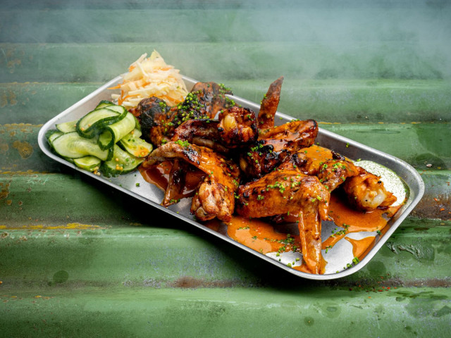 Tässä ravintolassa pikaruokana tunnettua raaka-ainetta valmistellaan päiviä.