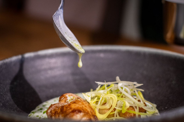 Ravintola C panostaa luomuun ja biodynaamisiin raaka-aineisiin.