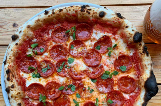 Laadukkaat täytteet ja hapanjuuri pohja tekevät Sitko Pizzan pizzoista aivan erityisiä.