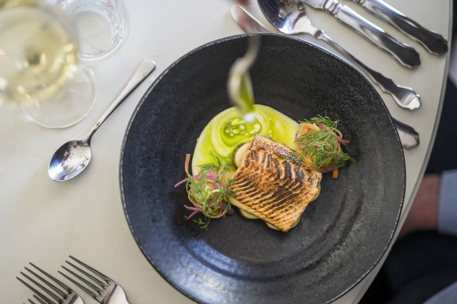 Lillan Kök -ravintolassa lähellä tuotetut raaka-aineet näyttelevät pääosaa.