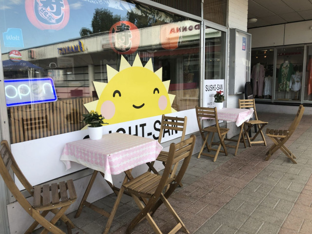 Pienessä Sushi-sanissa on sisällä vain kuusi asiakaspaikkaa.