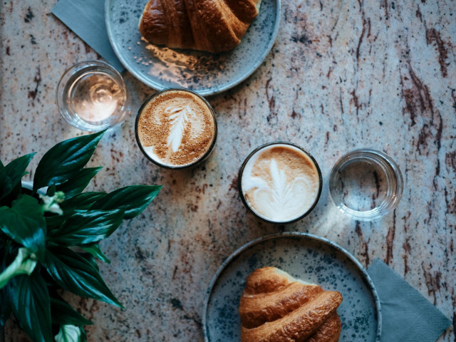 Halosta saa lounaan lisäksi myös aamupalaa.