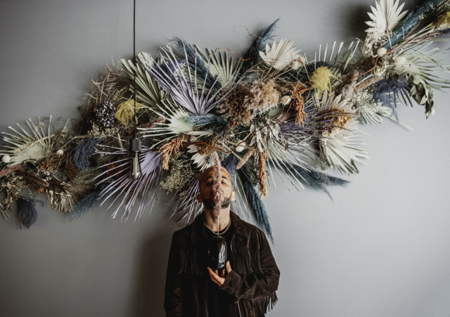 Kozeen Shiwan pop upin annokset kurkistavat menneeseen, nykyhetkeen ja tulevaisuuteen.