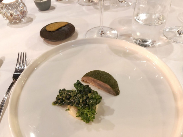 ”Fromage de tete” tarjoillaan tryffelisinapin kera.