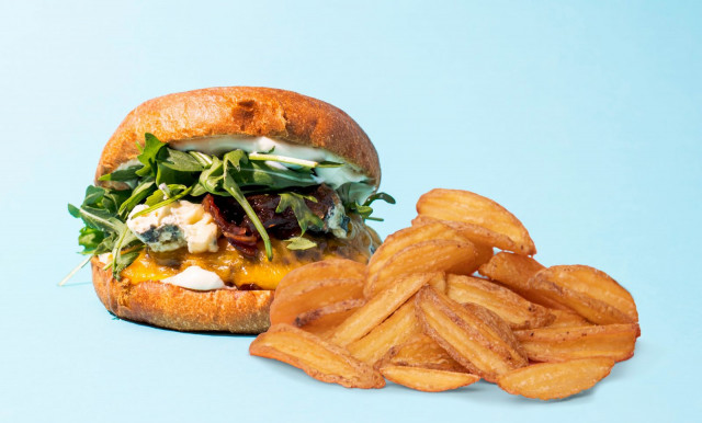 Naughty pitää sisällään sinihomejuustoa ja pekonihilloa.