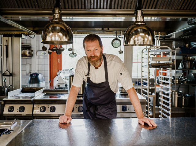 Lukas Hemnell tiimeineen haluaa tarjota asiakkaille kokonaisvaltaisia elämyksiä.