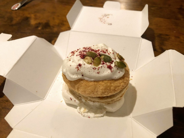 Jälkiruokaleivos kruunaa menun.