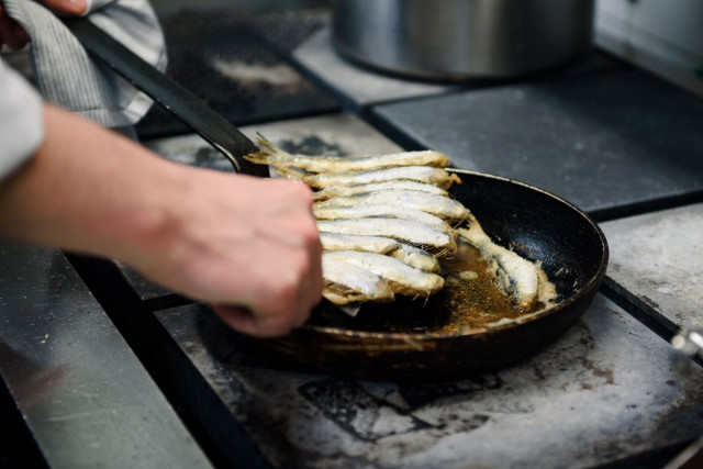 Kosmoksessa pääsee nauttimaan suomalaisen keittiön klassikkoruokia.