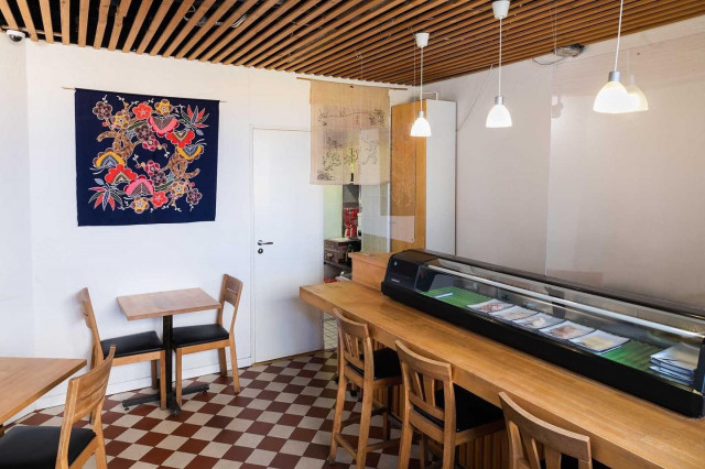 Japanilainen pelkistetty tyyli näkyy myös Zen Sushin sisustuksessa.
