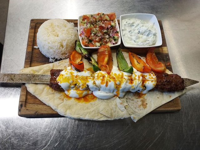 Efesos tarjoaa asiakkailleen turkkilaisia erikoisuuksia.