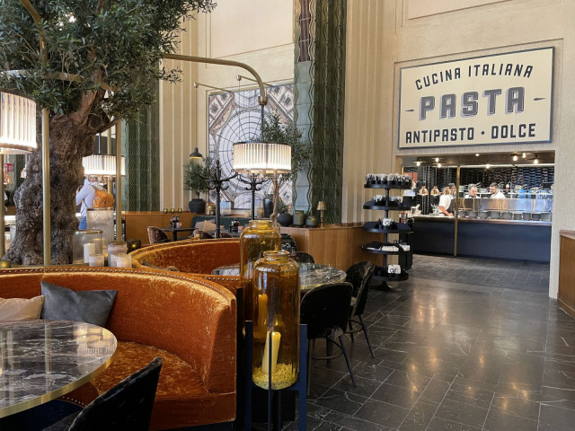 Ravintolasalin keittiöiden lisäksi Olivian kellarista löytyy esivalmistelukeittiö.