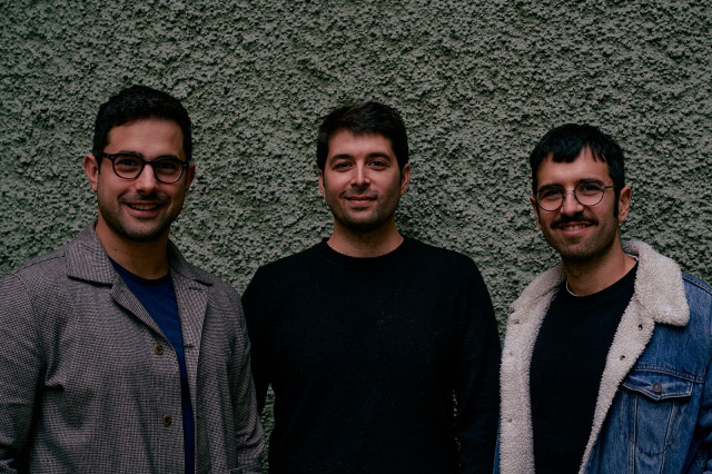 Luka Balac, Albert Franch Sunyer ja Carlos Henriques ovat miehet Nollan takana.