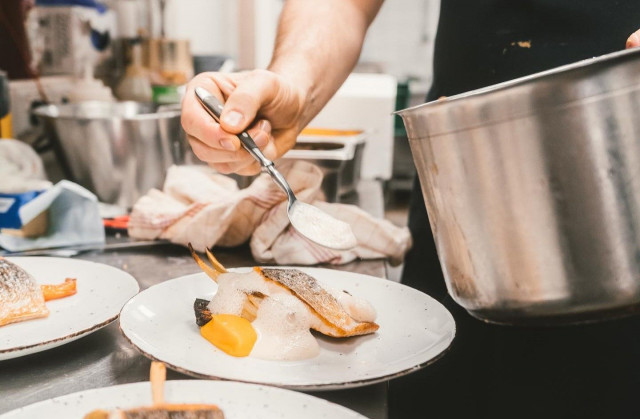 Storyn sesonkimenusta voit löytää muun muassa hummerikastiketta.