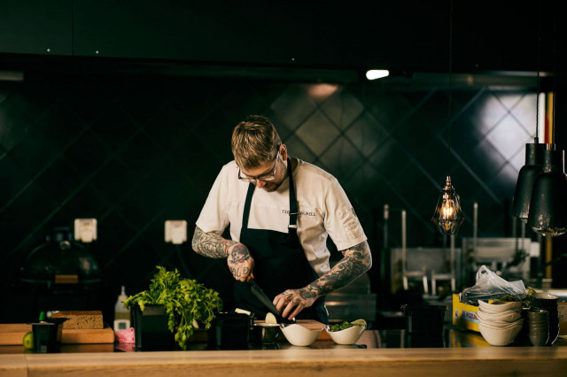 Teemu Laurell on H Burger Labin ensimmäinen vieraileva kokki.