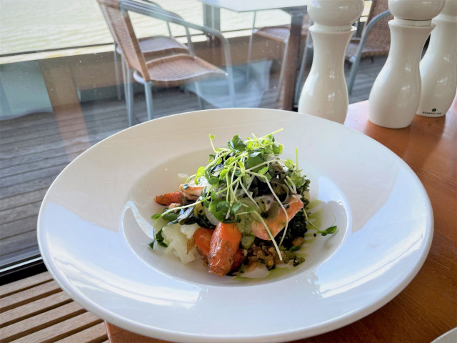 Meritorppa lumoaa paitsi upeilla maisemillaan, myös herkullisella ruoallaan.