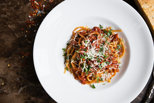 Bucatini all'amatriciana on yksi Olivian ruokalistan klassikoista.