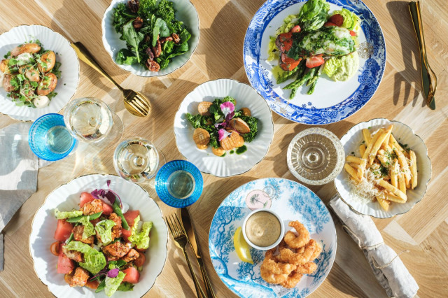 Altaalla nautit auringon lisäksi myös hyvästä ruoasta.