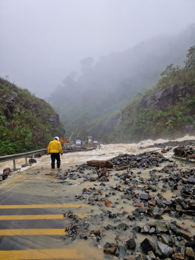 Tie poikki. Eteenpäin ei pääse.