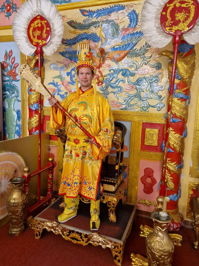 Pääsin pukeutumaan keisarin asuun