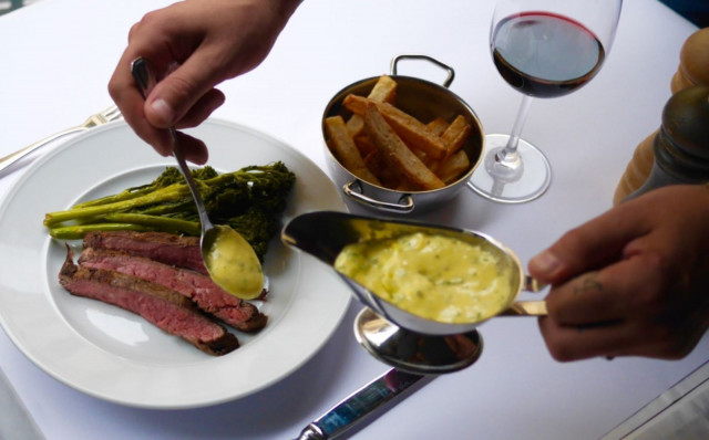 Alexanderplatsissa ruoka ja tunnelma osuvat taatusti kohdilleen.