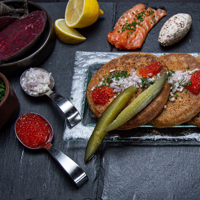 Perhossa blinit paistuvat aina maaliskuun loppupuolelle saakka.