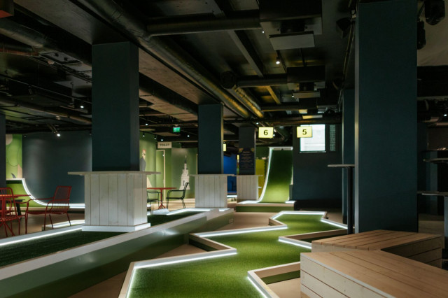 Helsinki Campingin tarjoaa erinomaiset puitteet niin minigolfiin kuin tanssimiseen.