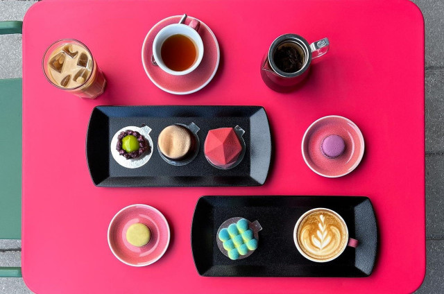 Outrun Cafe tuo väriä elämääsi.