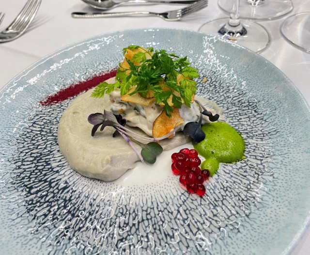 Alkuruoaksi Jussi-gaalassa tarjoillaan kuningasosterivinokas-rilletteä.