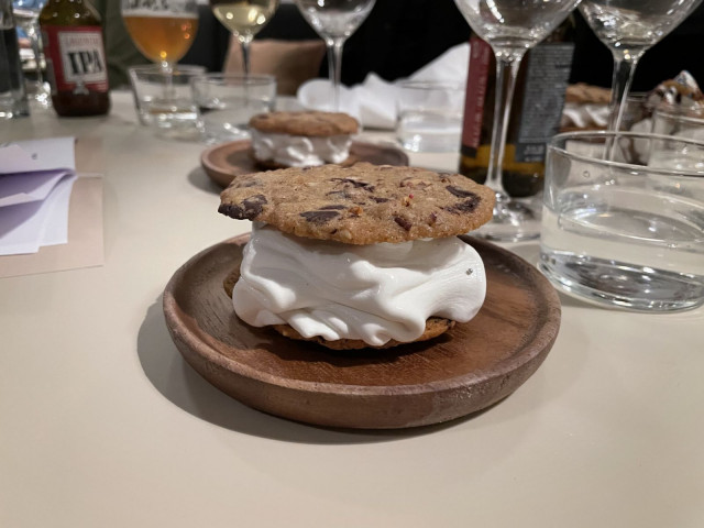 Ice Cream Sandwich sisältää Toppan omaa pehmistä.