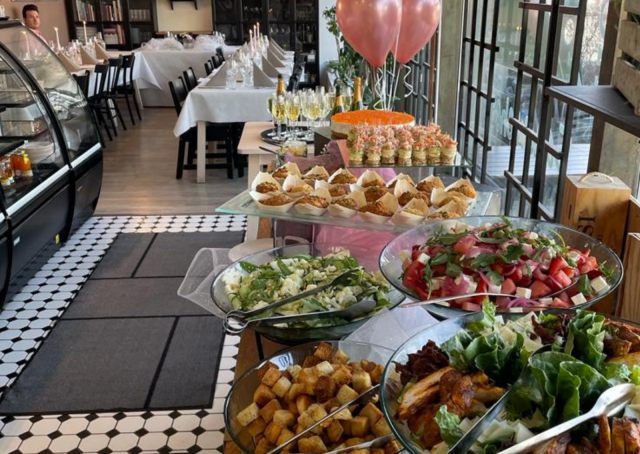 HofSissa juhlitaan vappua sekä aattona että vappupäivänä.