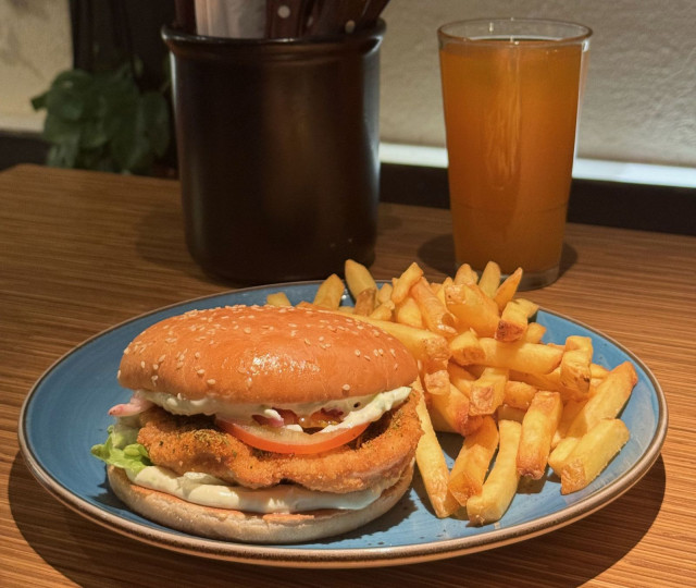 MorriSon'sin spesiaalissa rapea kanaleike ja limemajoneesi kohtaavat.