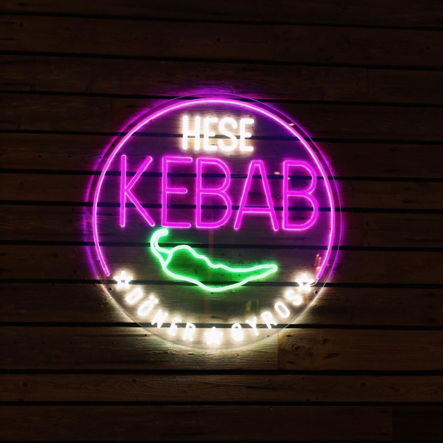 Döner HeseKebab ja Gyros -ravintola avasi 4.4. ovensa Turun keskustan Hansakorttelissa.