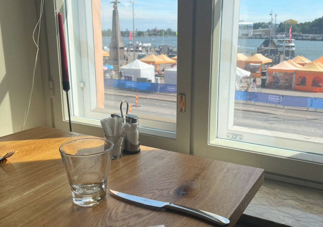 Pian Baccon ikkunoista pääsee ihailemaan merellisiä maisemia.