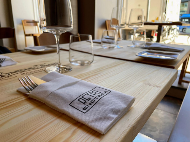 Retro Enoteca avasi ovensa syyskuun 10. päivä Vuorikadulle.