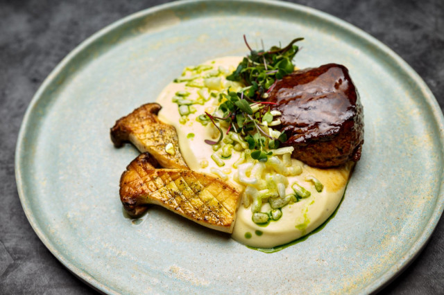 HÜGGEn menun on koonnut lahjakas kokki Jegors Porulevs.