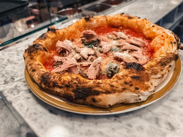 Villa Severinon kuohkeaakin kuohkeammat pizzat ovat pitkän kehittelytyön tulosta.