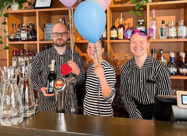 Furun vappubrunssilla tunnelma on katossa.