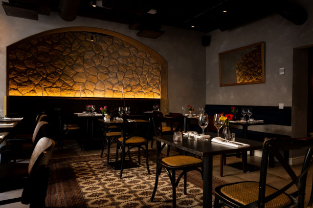 Le Grecin perustajakolmikkoon kuuluvat pitkän linjan ammattilaiset Kostas Dimitras, Arsenios Fourkiotis sekä Christos Toupe.