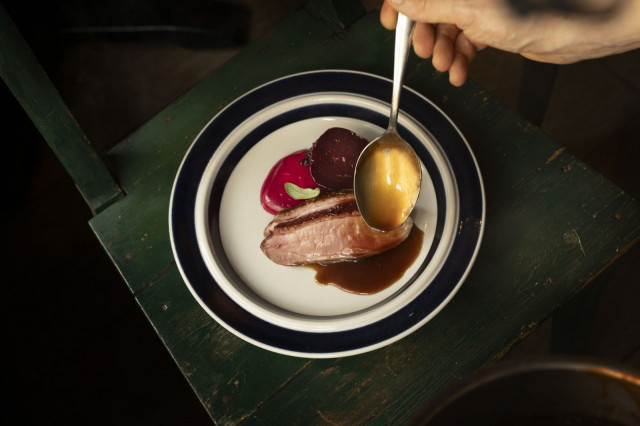 Le Ankan raaka-aineet tulevat Ilkka Lääverin tutuilta tiloilta ja kalastajilta Saimaalta ja muualta Suomesta.