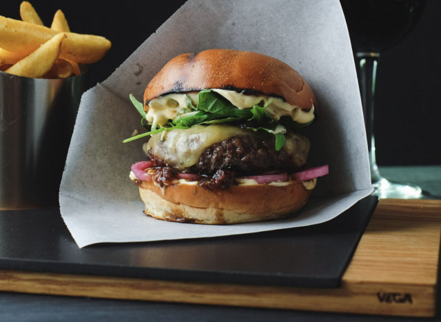 Maistuis varmaan sullekin?