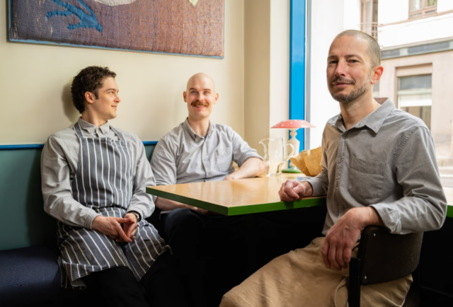 Johan Borgar, Eeli Kaasinen ja Ilpo Vainonen ovat Bona Fiden takana.