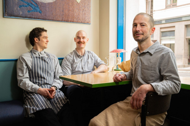 Johan Borgar, Eeli Kaasinen ja Ilpo Vainonen ovat Bona Fiden takana.