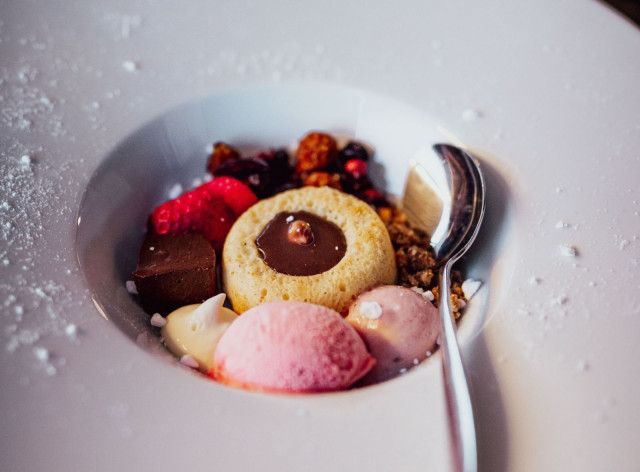 Merimakasiinissa tarjoillaan perinteinen äitienpäivän merellinen menu.