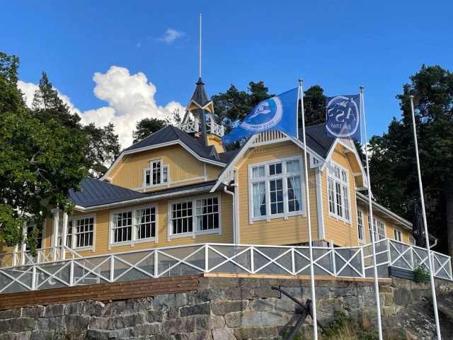 Paviljongilla on pitkä ja perinteikäs historia purjehtijoiden ja vierailijoiden kohtaamispaikkana.