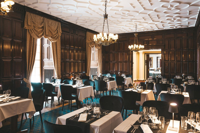 Ravintola on saanut nimensä Vanajanlinnan perustajasta Carl Wilhelm Rosenlewista (1873–1942).