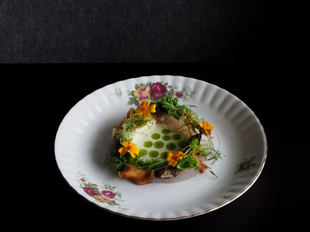 Juurella voit nauttia Matka maakuntaan -menun yhdeksällä, kuudella tai neljällä ruokalajilla.