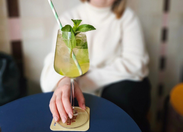 Drinkkilistalta löytyy vaihtoehtoja moneen makuun ja tilanteeseen aina ikisuosikeista uusiin hittijuomiin.