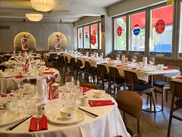 Gaalaillallinen järjestettiin Suomen parhaimpiin kiinalaisiin ravintoloihin lukeutuvassa Dong Beu Hu -ravintolassa.