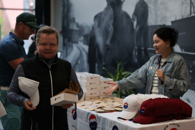 Järjestäjät olivat valmistelleet jokaiselle osallistujalle ylelliset lahjakassit.